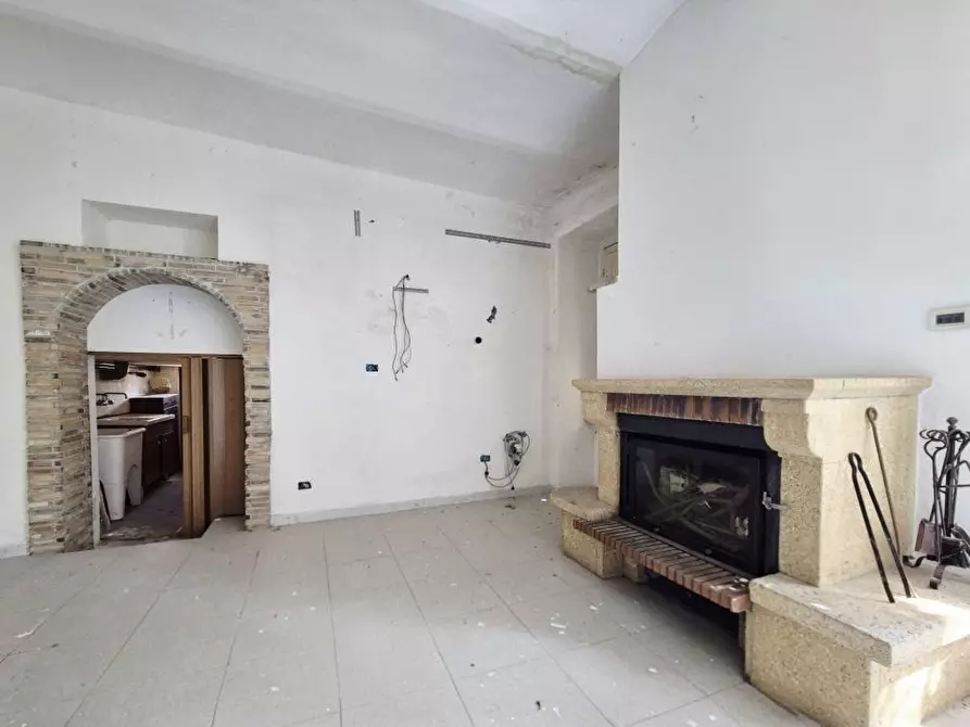 Immagine 8 di Villa in vendita  27 a Farindola