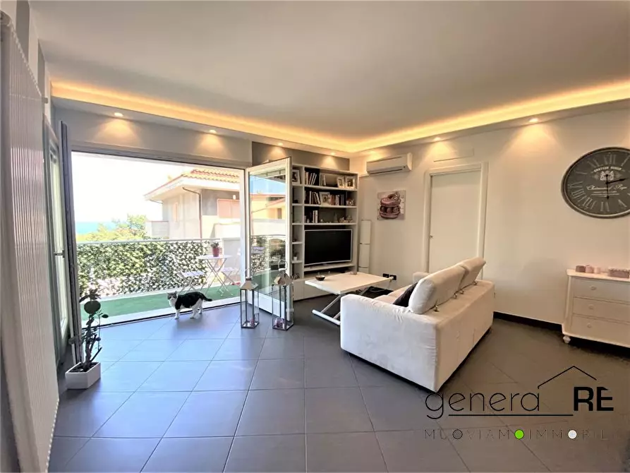 Immagine 2 di Appartamento in vendita  a Pescara