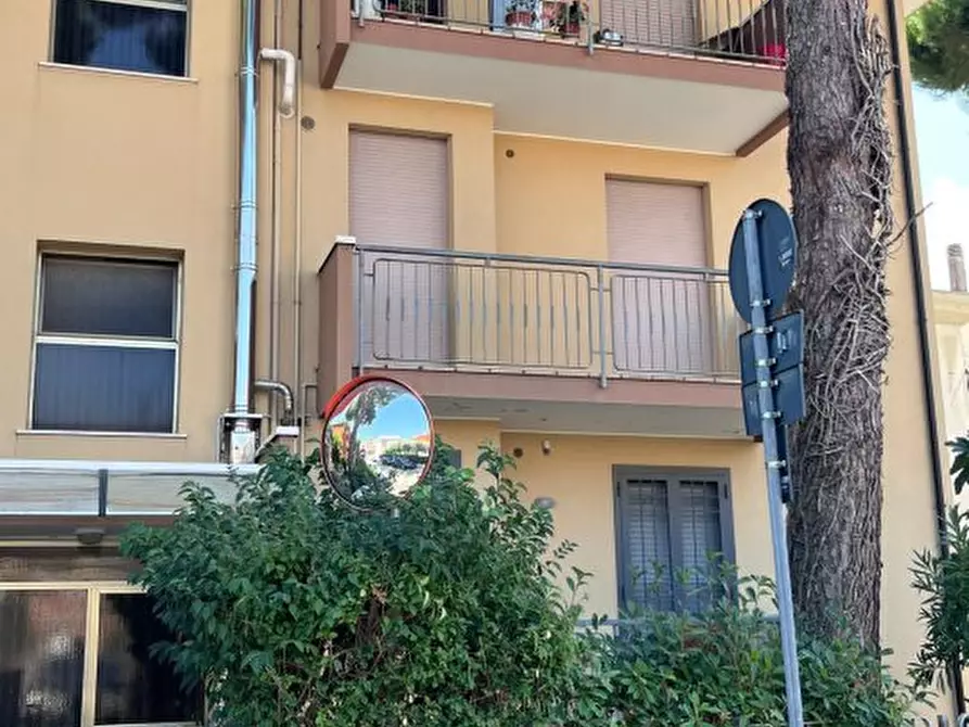 Immagine 1 di Appartamento in vendita  a Rimini