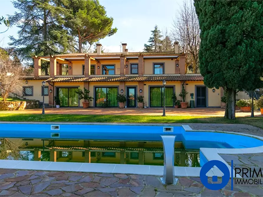 Immagine 2 di Villa in vendita  a Monte Porzio Catone