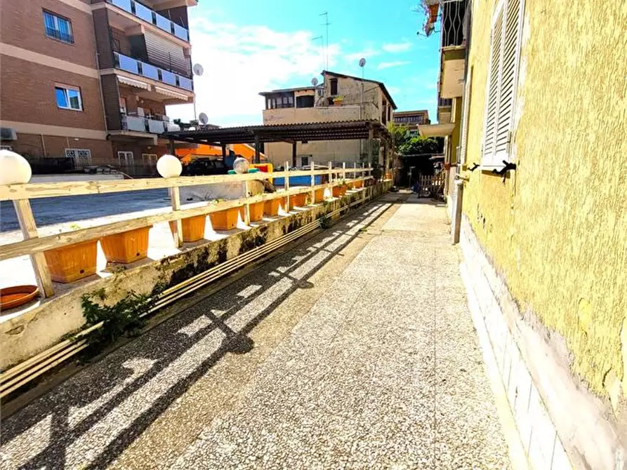 Immagine 2 di Appartamento in vendita  a Ladispoli