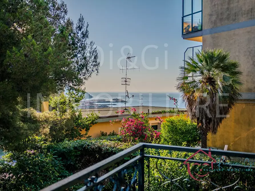 Immagine 1 di Appartamento in vendita  6 a Andora