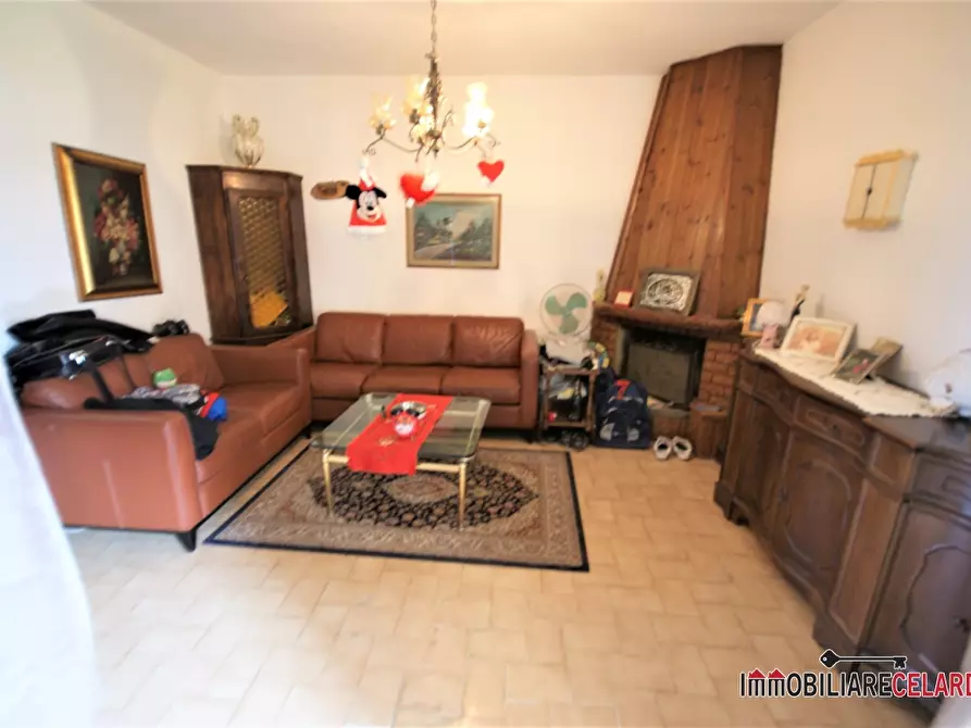 Immagine 2 di Appartamento in vendita  a Casole D'elsa