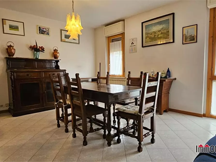 Immagine 2 di Appartamento in vendita  a Colle Di Val D'elsa