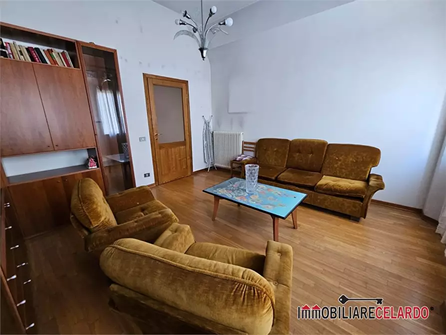 Immagine 9 di Appartamento in vendita  a Colle Di Val D'elsa