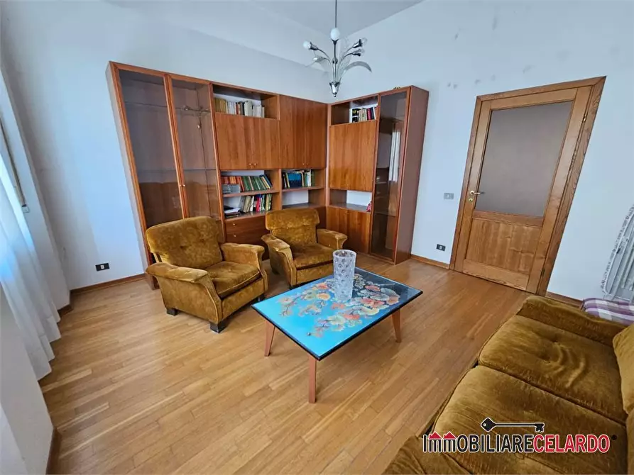 Immagine 10 di Appartamento in vendita  a Colle Di Val D'elsa