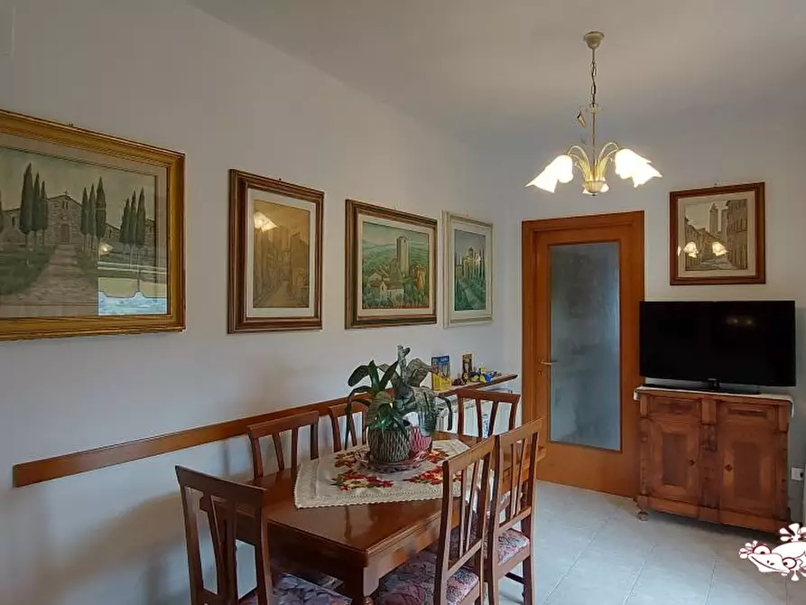 Immagine 3 di Appartamento in vendita  a San Gimignano