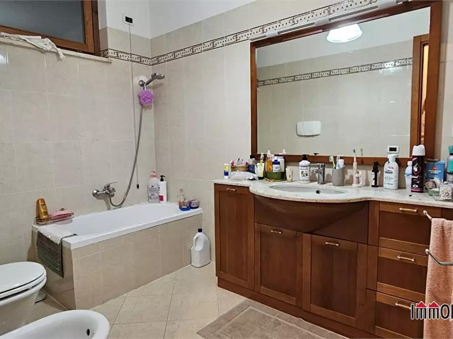 Immagine 6 di Appartamento in vendita  a Colle Di Val D'elsa