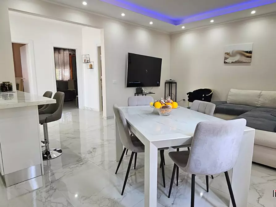 Immagine 10 di Appartamento in vendita  a Colle Di Val D'elsa