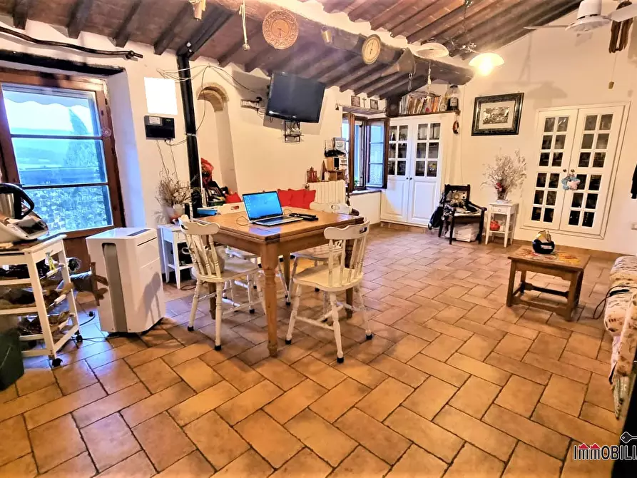 Immagine 3 di Appartamento in vendita  a Casole D'elsa