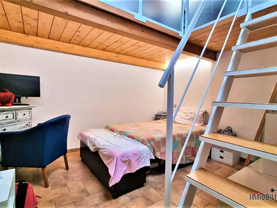 Immagine 10 di Appartamento in vendita  a Casole D'elsa