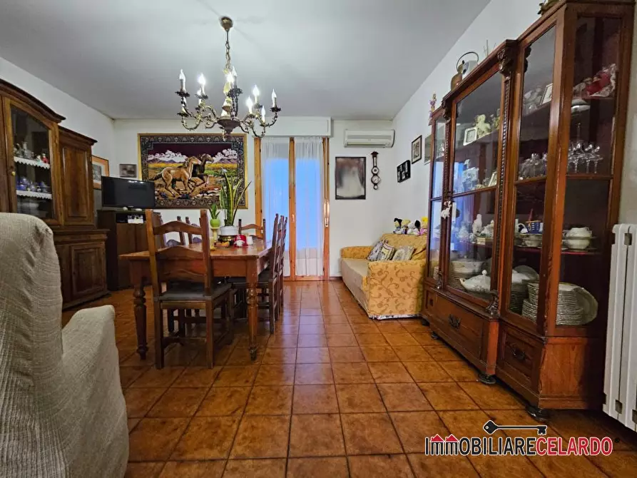 Immagine 2 di Appartamento in vendita  a Casole D'elsa