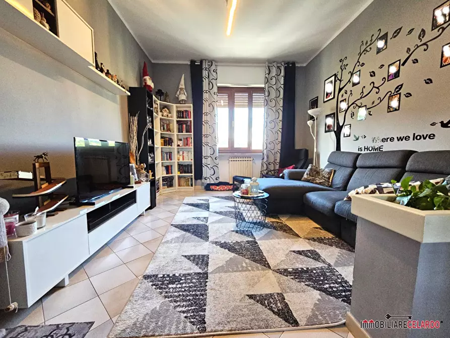 Immagine 2 di Appartamento in vendita  a Colle Di Val D'elsa