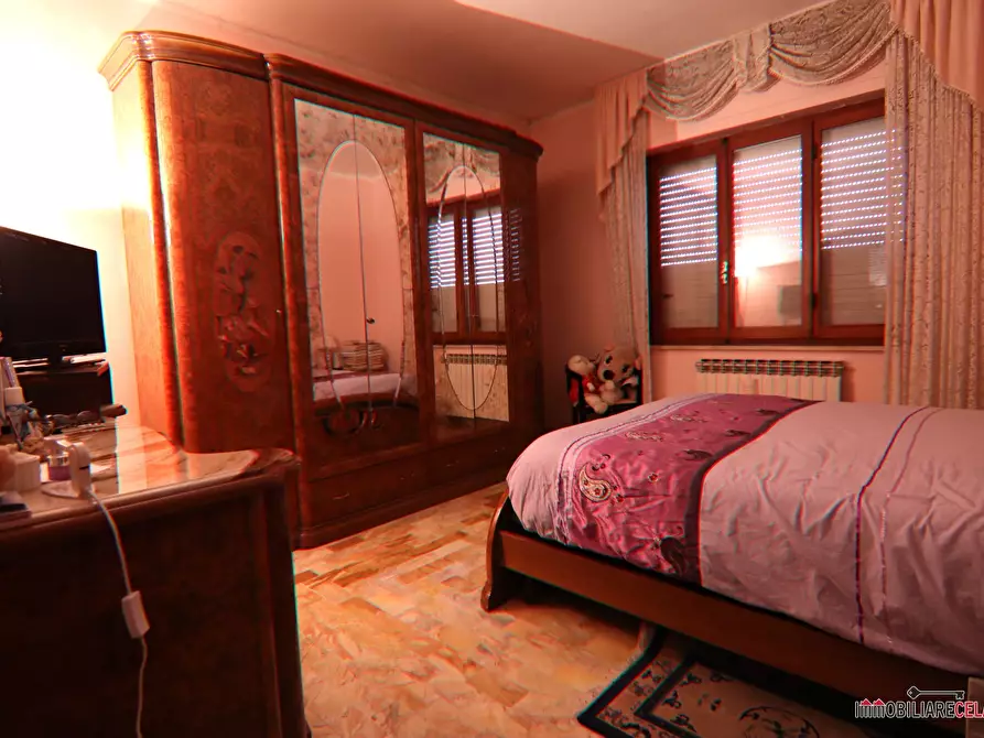 Immagine 6 di Appartamento in vendita  a Colle Di Val D'elsa