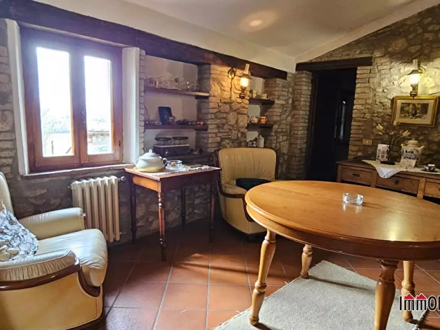 Immagine 2 di Appartamento in vendita  a Casole D'elsa