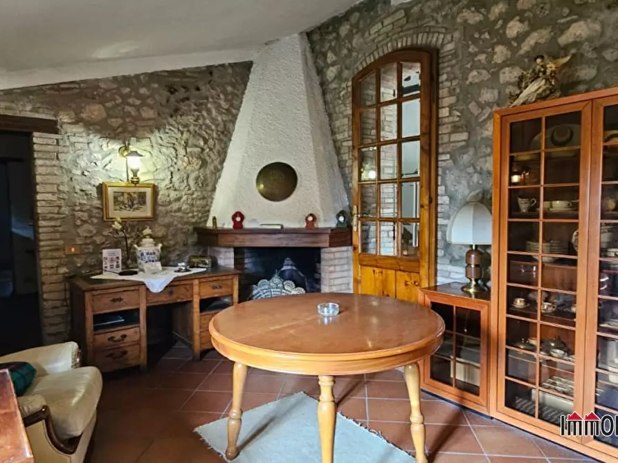 Immagine 1 di Appartamento in vendita  a Casole D'elsa