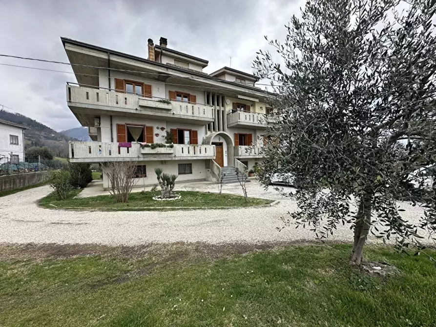 Immagine 8 di Appartamento in vendita  a Civitella Del Tronto