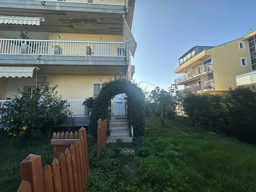 Immagine 10 di Appartamento in vendita  snc a Roseto Degli Abruzzi