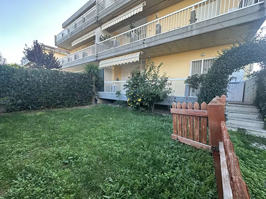 Immagine 3 di Appartamento in vendita  snc a Roseto Degli Abruzzi