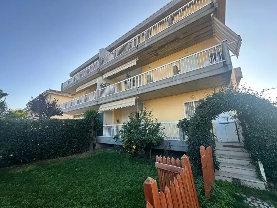 Immagine 4 di Appartamento in vendita  snc a Roseto Degli Abruzzi