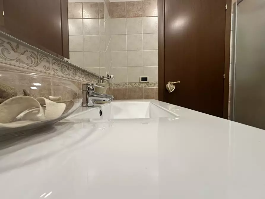 Immagine 7 di Appartamento in vendita  snc a Teramo