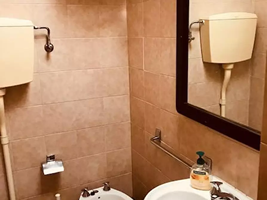 Immagine 5 di Appartamento in vendita  19 a Torino