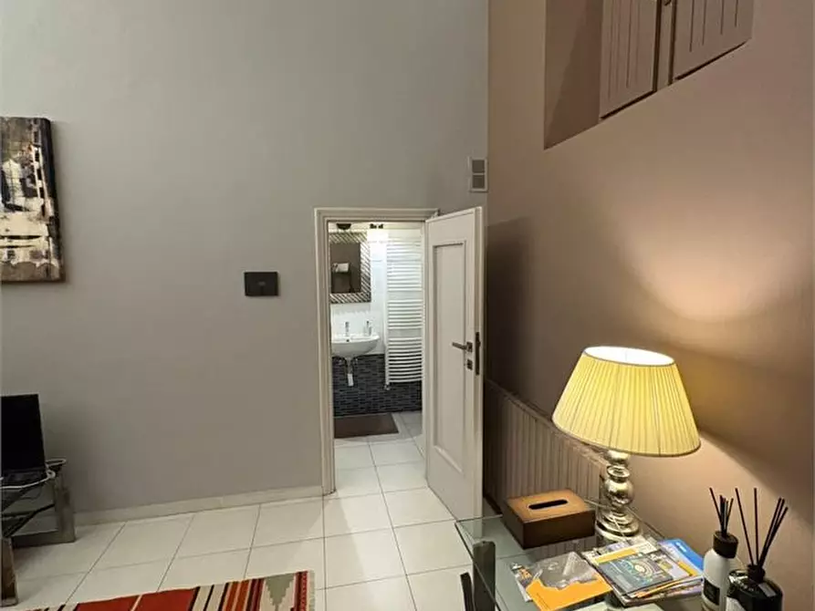 Immagine 7 di Appartamento in vendita  9 a Torino