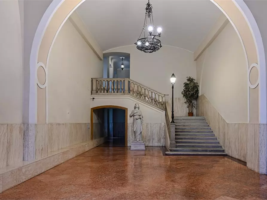 Immagine 5 di Appartamento in vendita  9 a Trieste