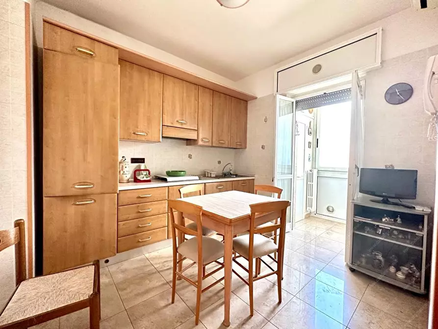 Immagine 7 di Appartamento in vendita  74 a Taranto