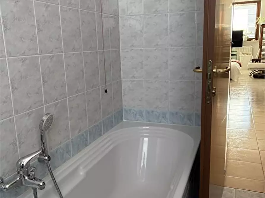 Immagine 9 di Appartamento in vendita  12 a Castel D'azzano