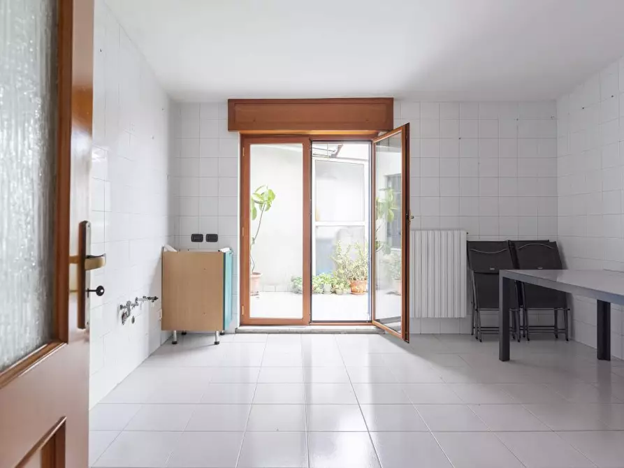 Immagine 8 di Appartamento in vendita  144 a San Nicola La Strada