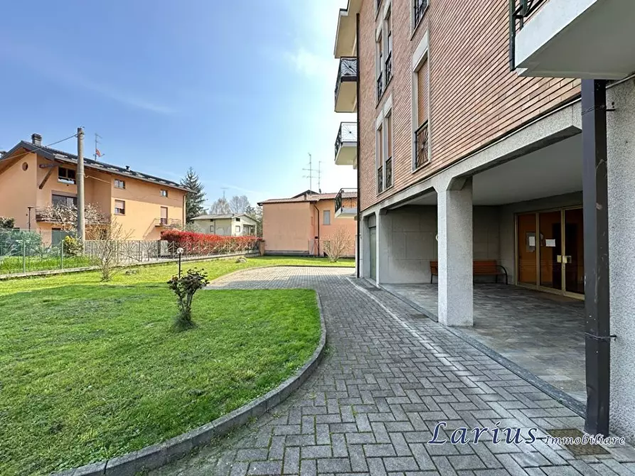 Immagine 8 di Appartamento in vendita  67 a Alzate Brianza