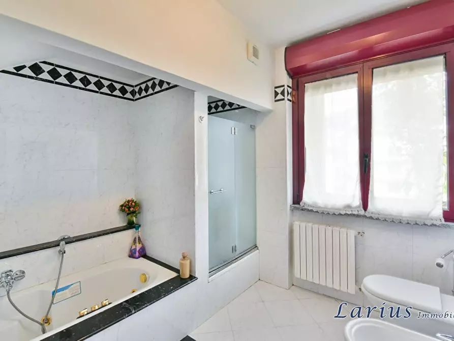 Immagine 10 di Appartamento in vendita  a Erba