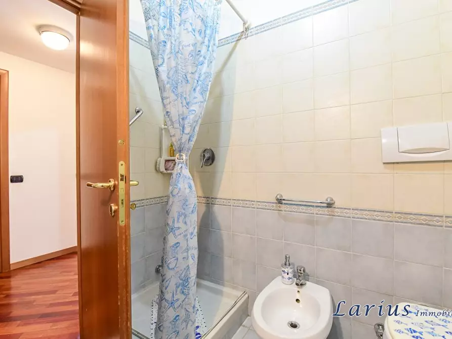 Immagine 5 di Appartamento in vendita  a Erba