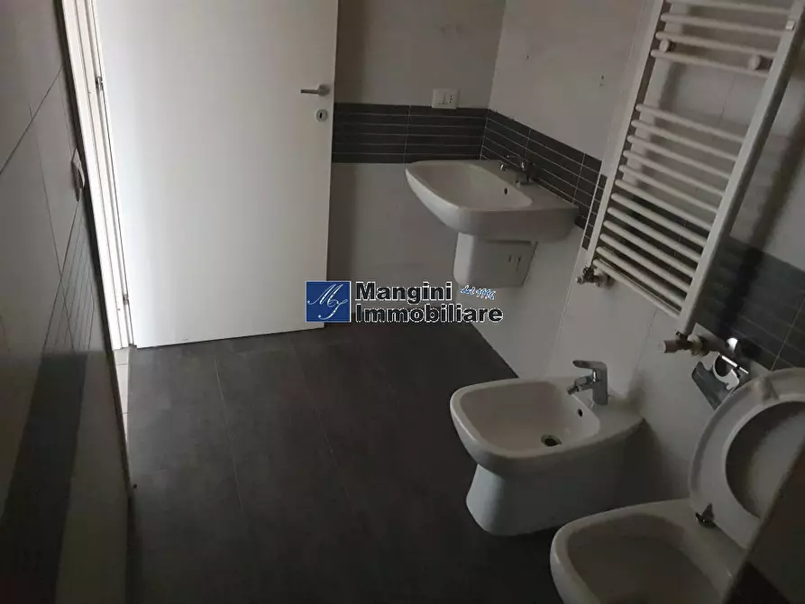 Immagine 9 di Appartamento in vendita  a Livorno