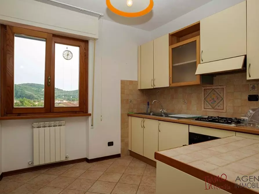 Immagine 2 di Appartamento in vendita  a Massarosa
