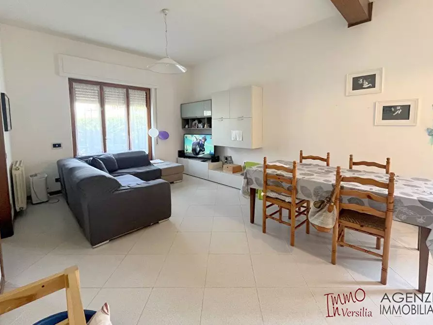 Immagine 5 di Appartamento in vendita  a Massarosa