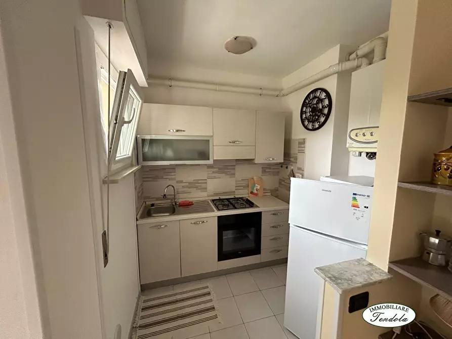 Immagine 3 di Appartamento in vendita  a Ortonovo