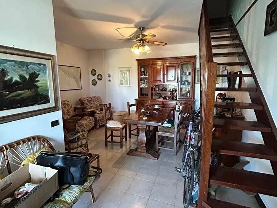 Immagine 2 di Appartamento in vendita  a Ortonovo