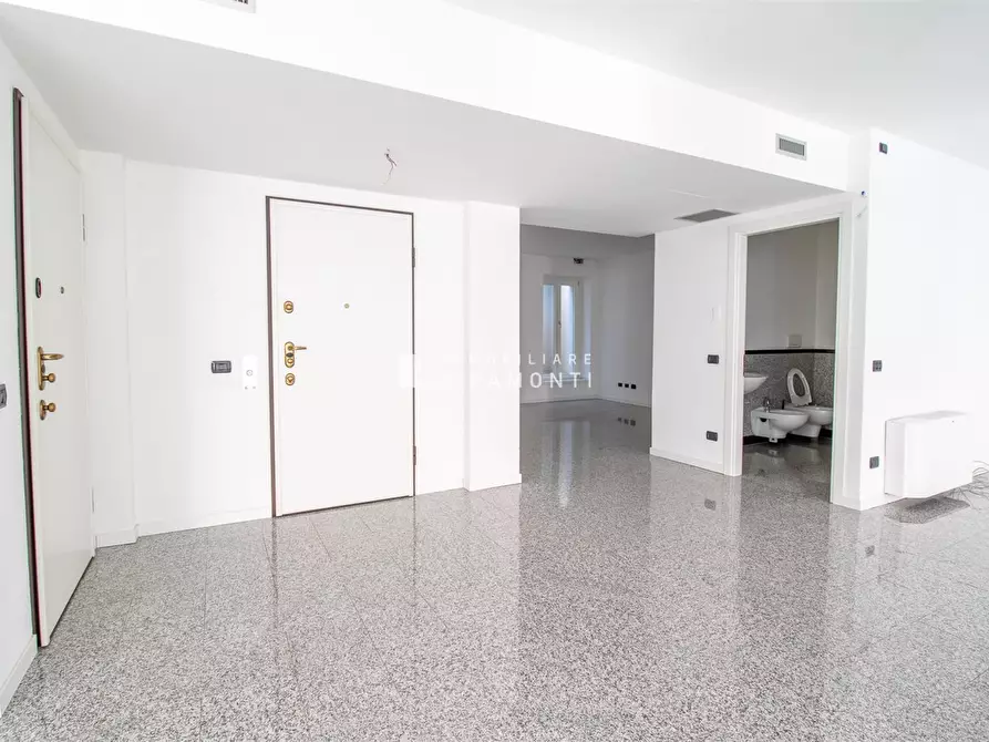 Immagine 7 di Appartamento in vendita  57 a Lecco