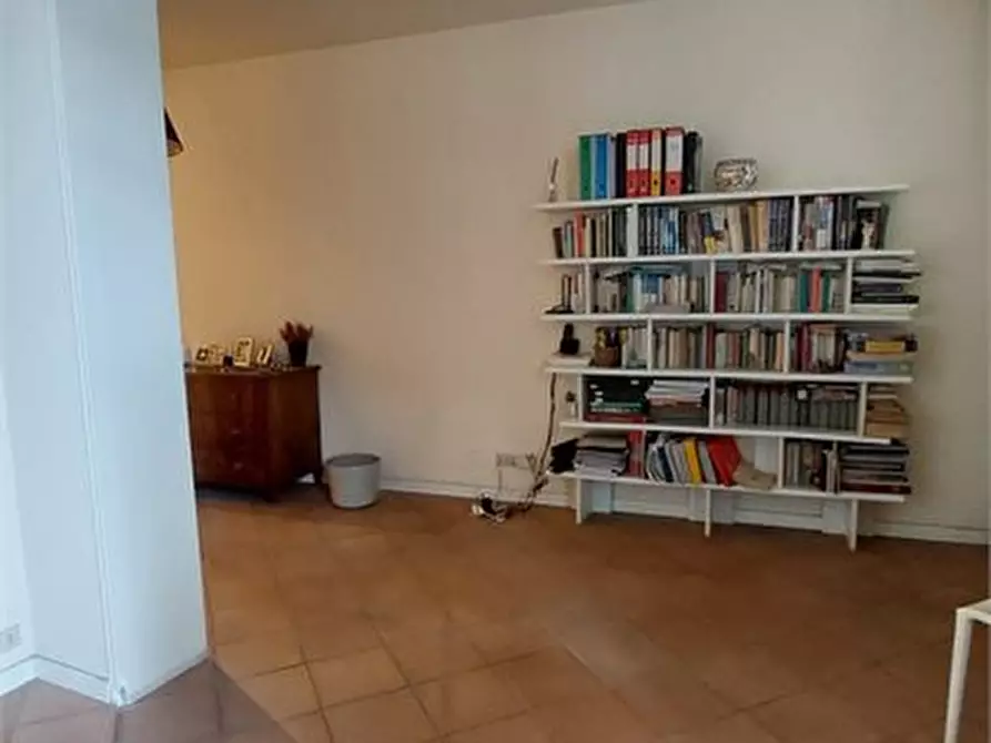 Immagine 7 di Appartamento in vendita  a Lucca