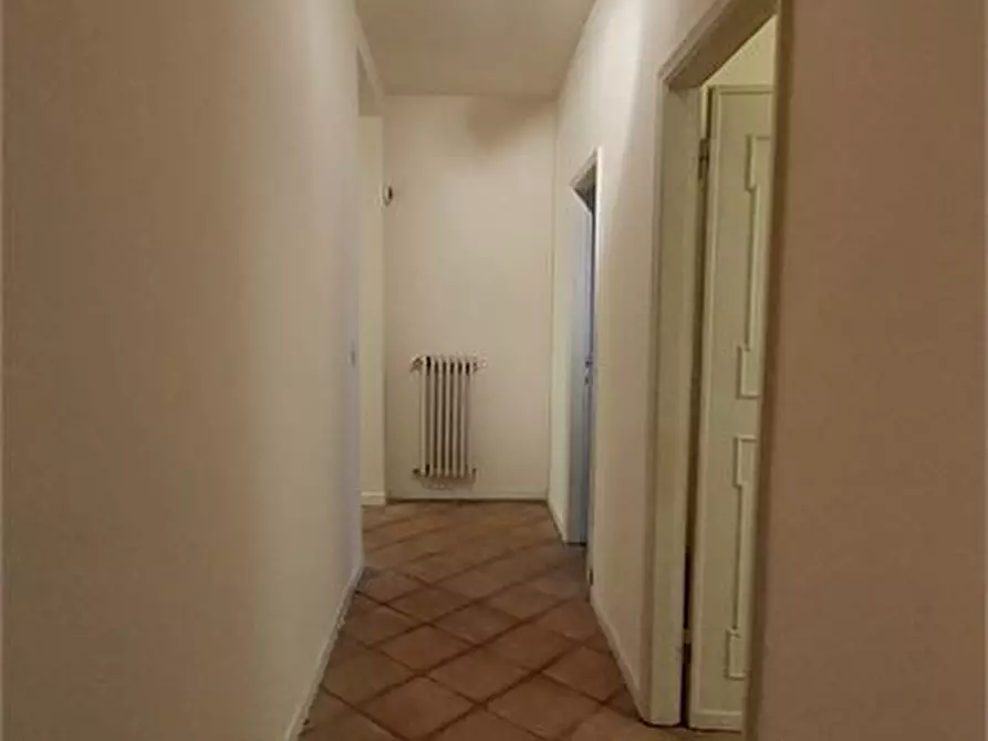 Immagine 9 di Appartamento in vendita  a Lucca