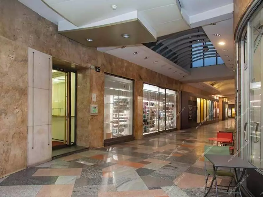 Immagine 2 di Appartamento in vendita  77 a Milano