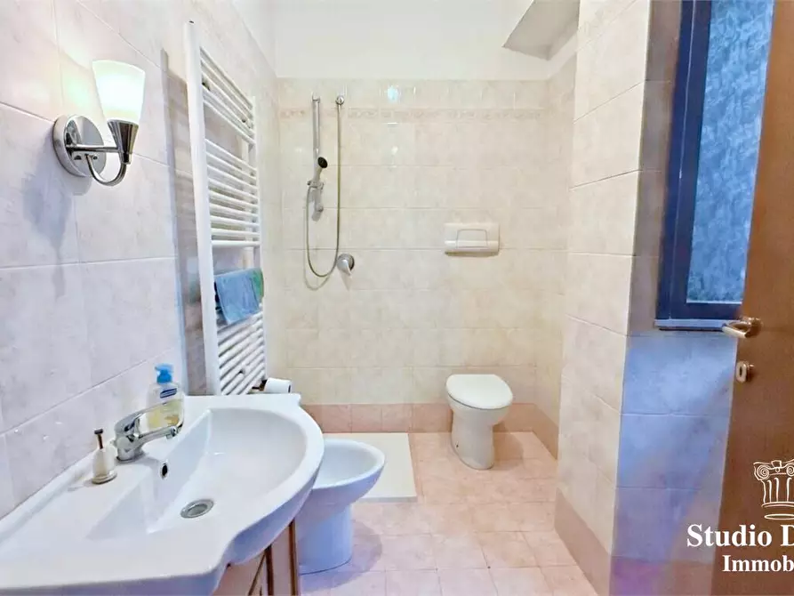 Immagine 7 di Appartamento in vendita  16 a Carate Brianza