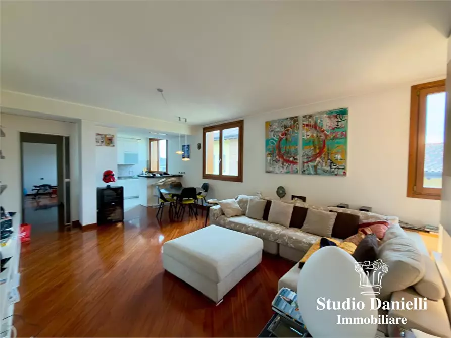 Immagine 2 di Appartamento in vendita  2 a Carate Brianza