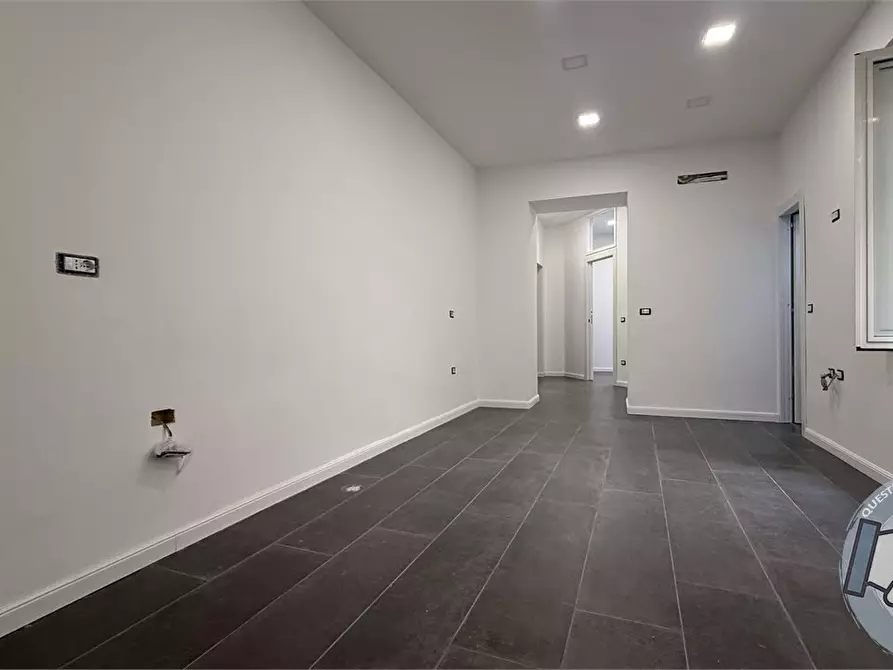 Immagine 8 di Appartamento in vendita  60 a Napoli