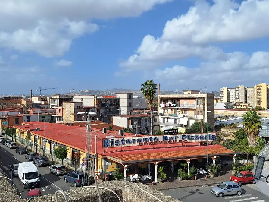 Immagine 2 di Appartamento in vendita  190 a Napoli