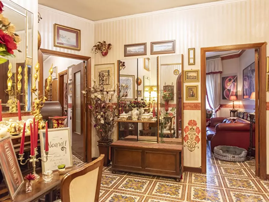 Immagine 8 di Appartamento in vendita  35 a Napoli