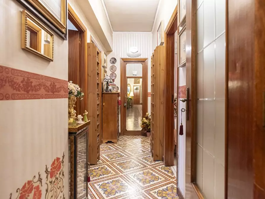 Immagine 10 di Appartamento in vendita  35 a Napoli