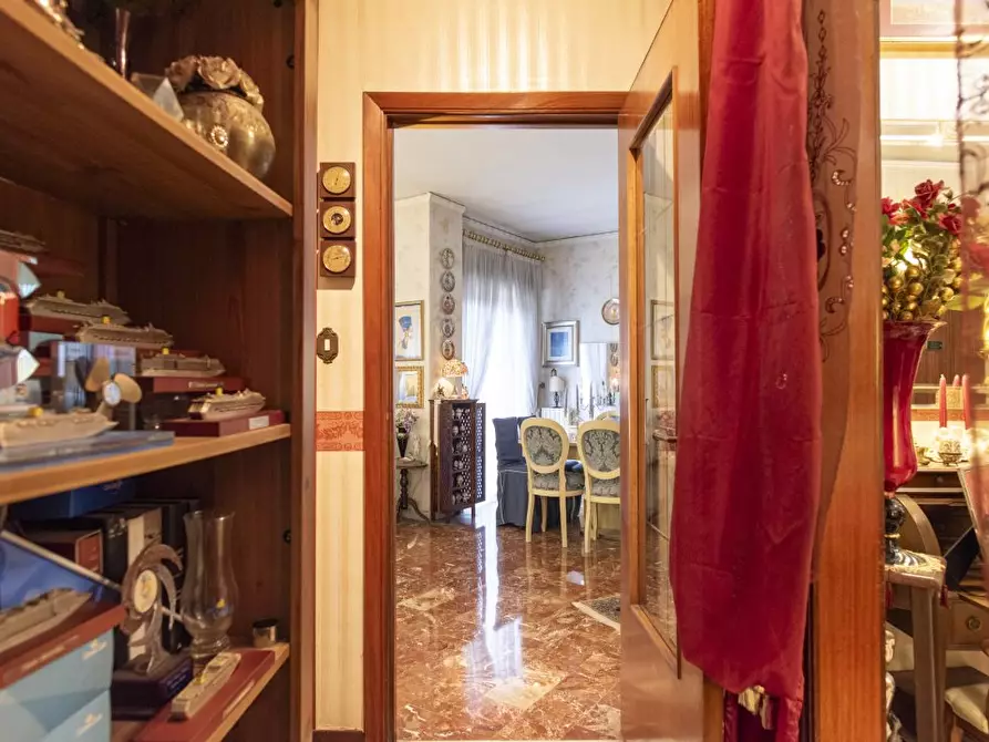 Immagine 9 di Appartamento in vendita  35 a Napoli